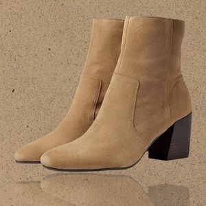 NWT Blondo ‘Sadie’ Waterproof Genuine Suede Heeled Ankle Boots in Taupe Size 10